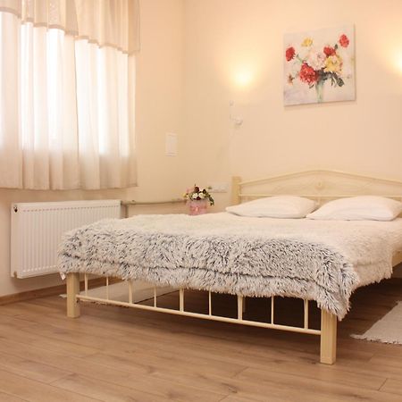 Centralny Hotel Krzywy Róg Zewnętrze zdjęcie