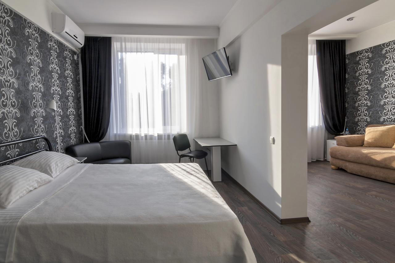 Centralny Hotel Krzywy Róg Zewnętrze zdjęcie