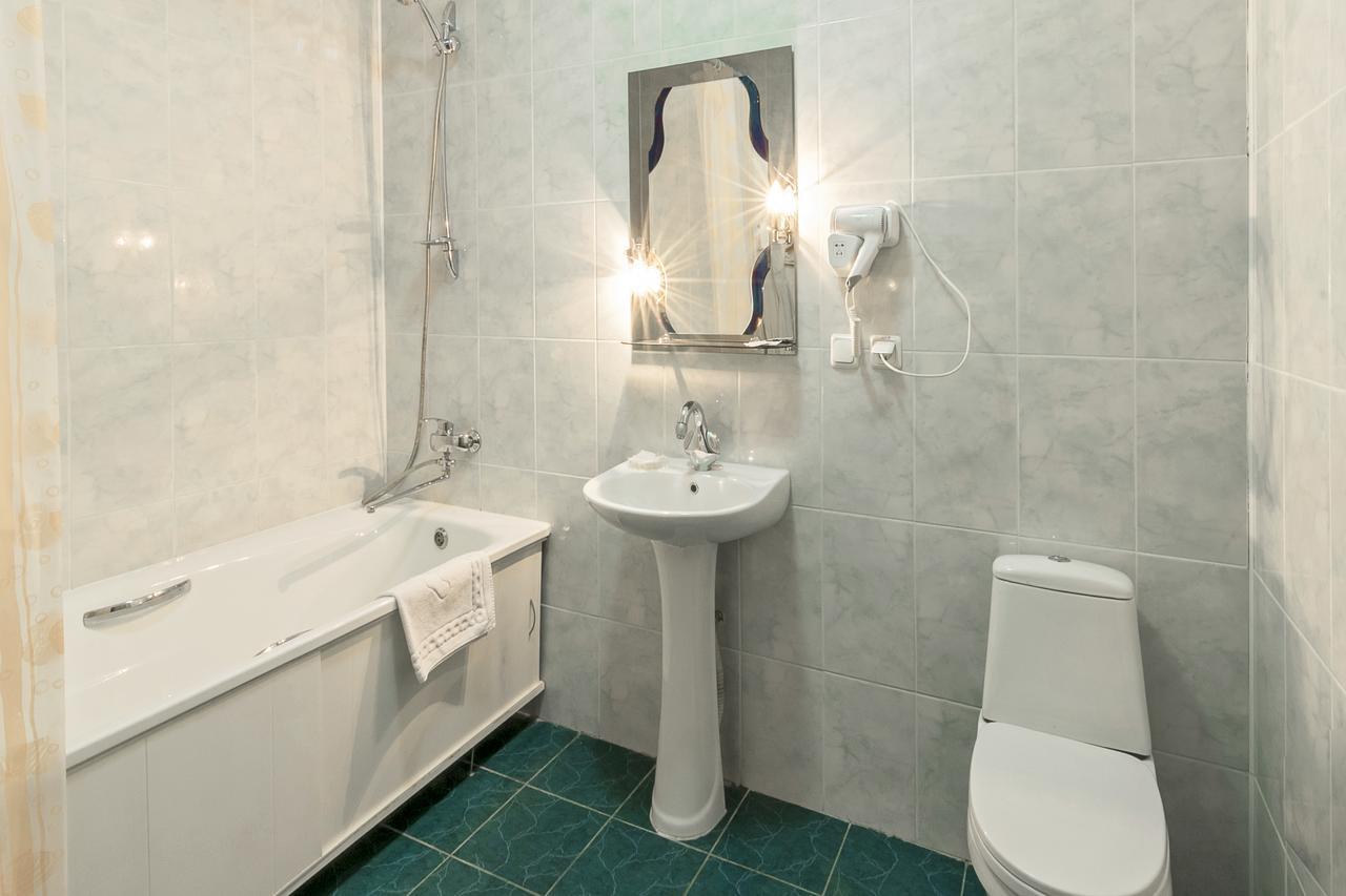 Centralny Hotel Krzywy Róg Zewnętrze zdjęcie