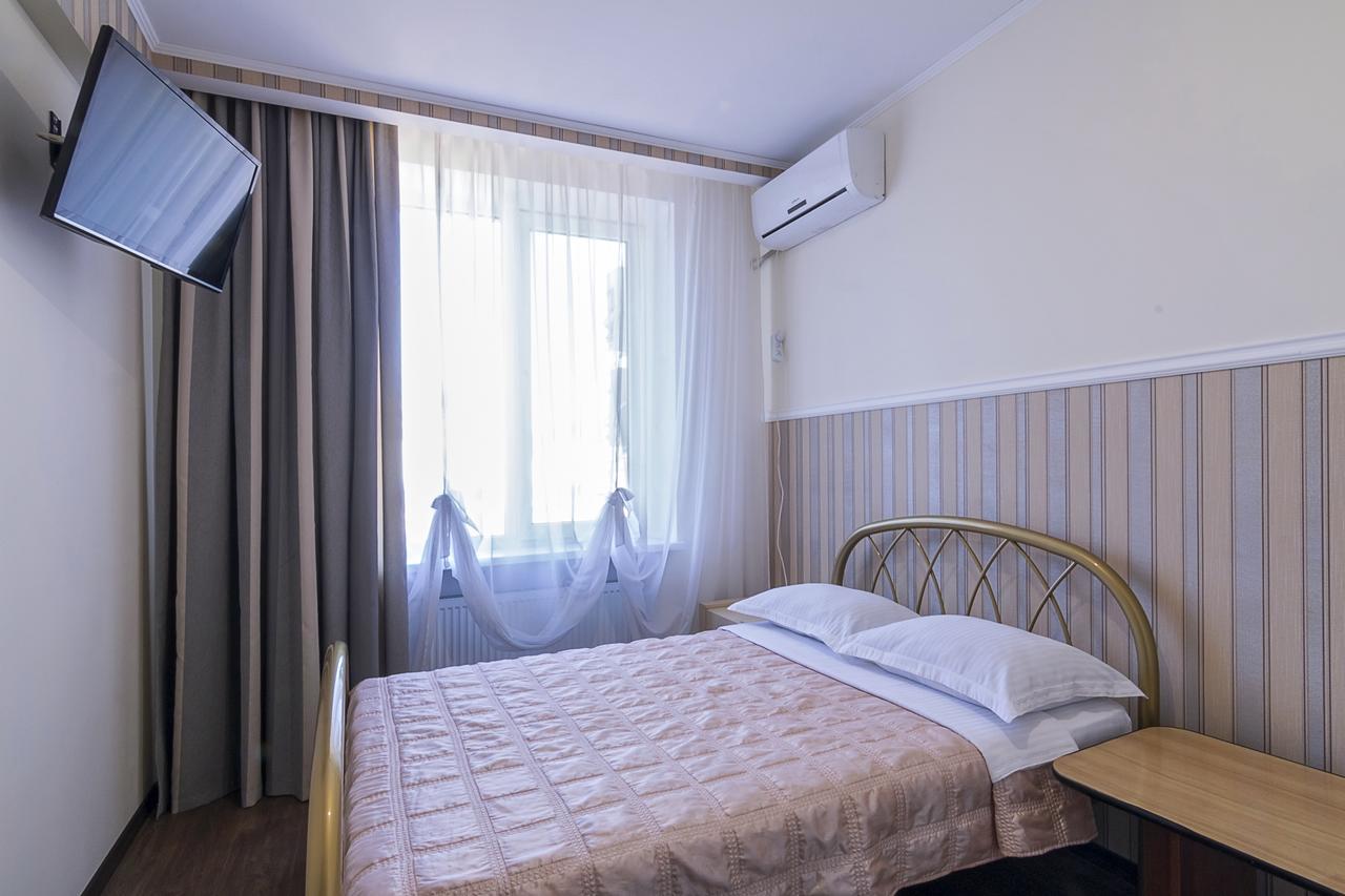 Centralny Hotel Krzywy Róg Zewnętrze zdjęcie