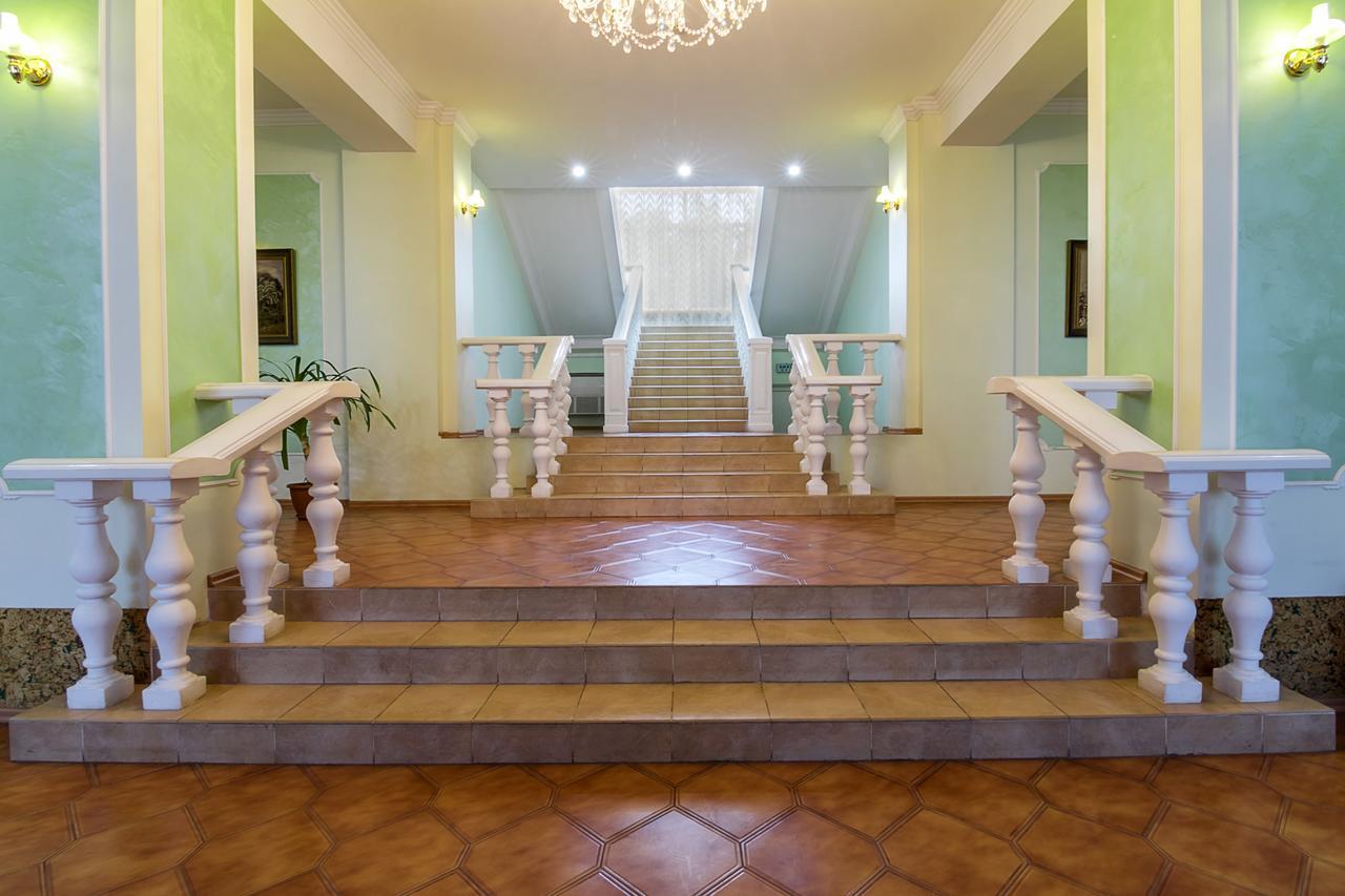 Centralny Hotel Krzywy Róg Zewnętrze zdjęcie