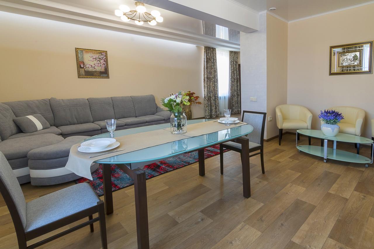 Centralny Hotel Krzywy Róg Zewnętrze zdjęcie