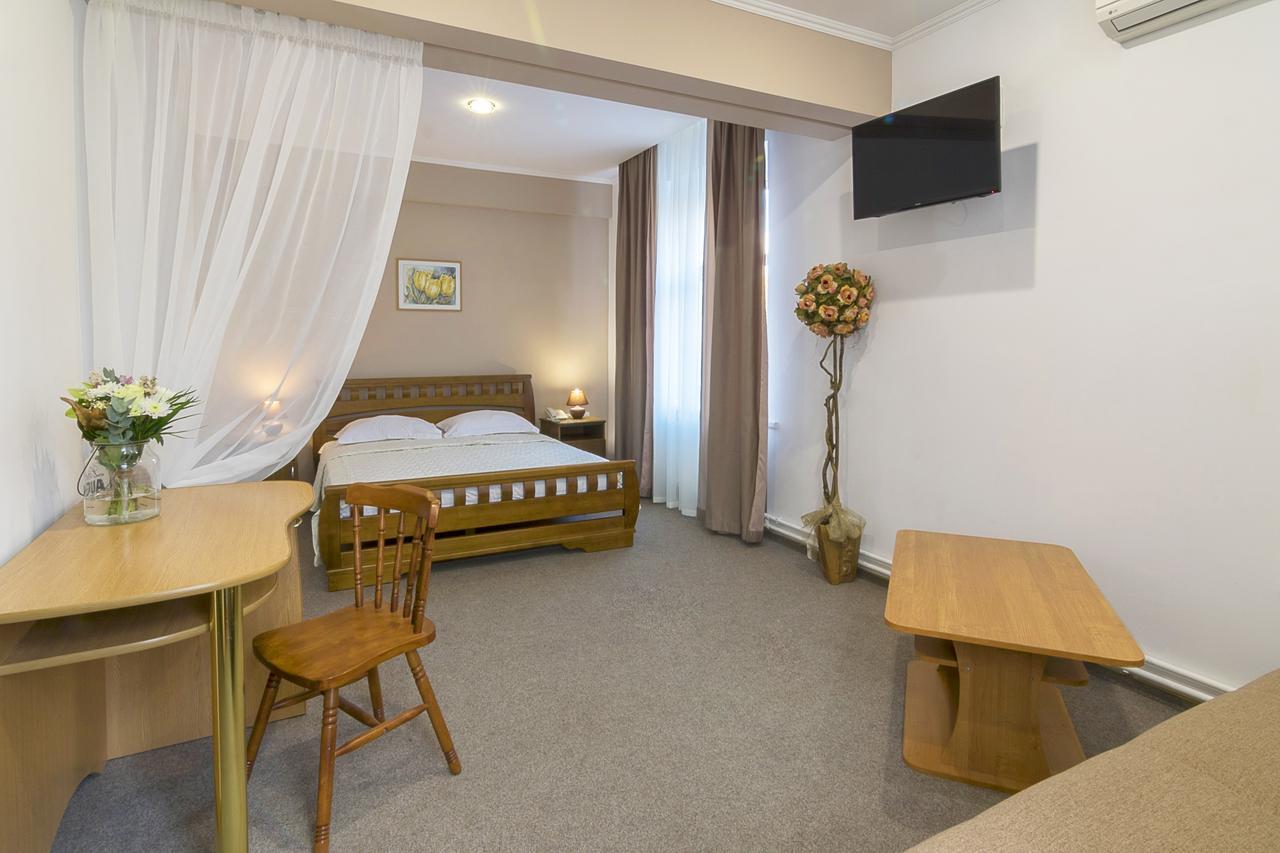 Centralny Hotel Krzywy Róg Zewnętrze zdjęcie