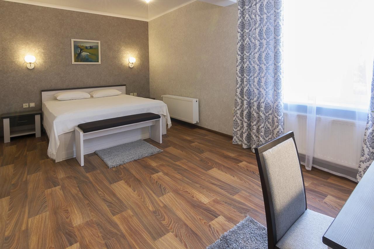 Centralny Hotel Krzywy Róg Zewnętrze zdjęcie