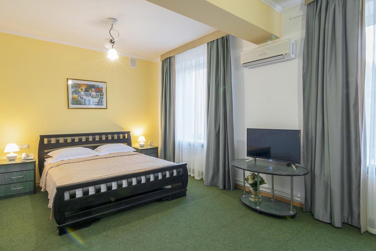 Centralny Hotel Krzywy Róg Zewnętrze zdjęcie