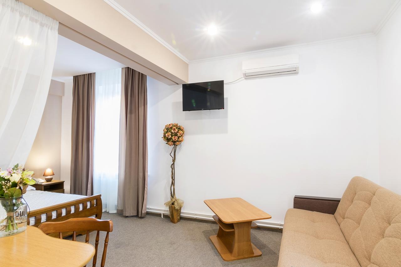 Centralny Hotel Krzywy Róg Zewnętrze zdjęcie